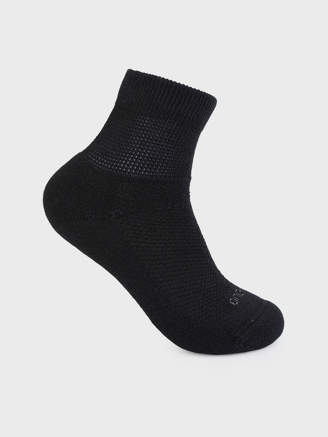 Breathable cooling mesh, gentle compression, impact cushioning, ultra-soft band, comfort heel, seamless toe, N9 coating, men's health ankle socks, One8 Select.