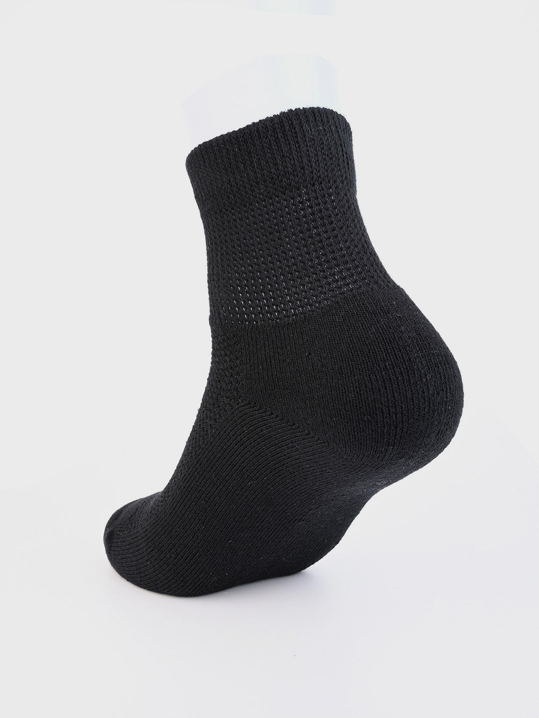 Breathable cooling mesh, gentle compression, impact cushioning, ultra-soft band, comfort heel, seamless toe, N9 coating, men's health ankle socks, One8 Select.