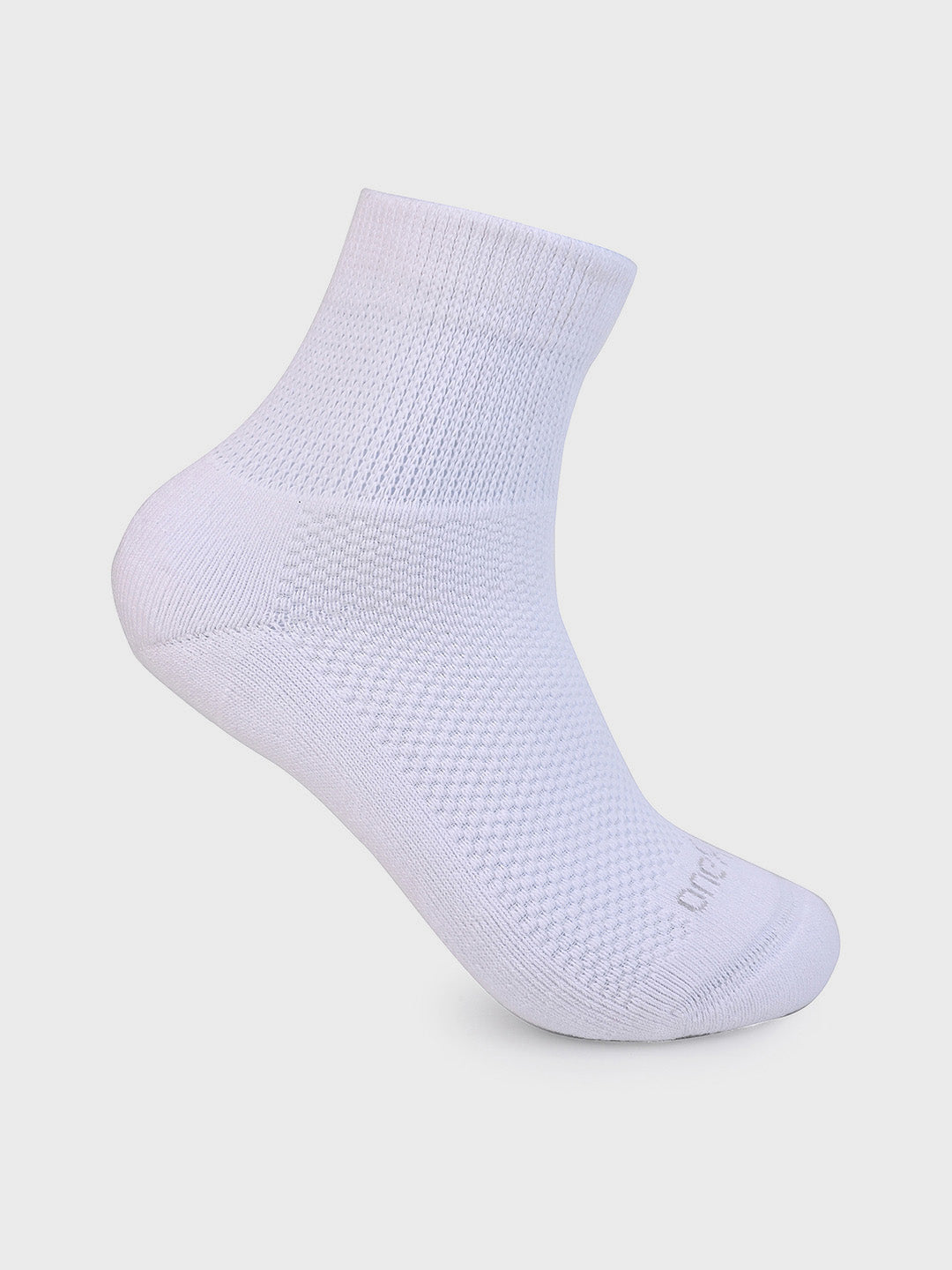 Breathable cooling mesh, gentle compression, impact cushioning, ultra-soft band, comfort heel, seamless toe, N9 coating, men's health ankle socks, One8 Select.
